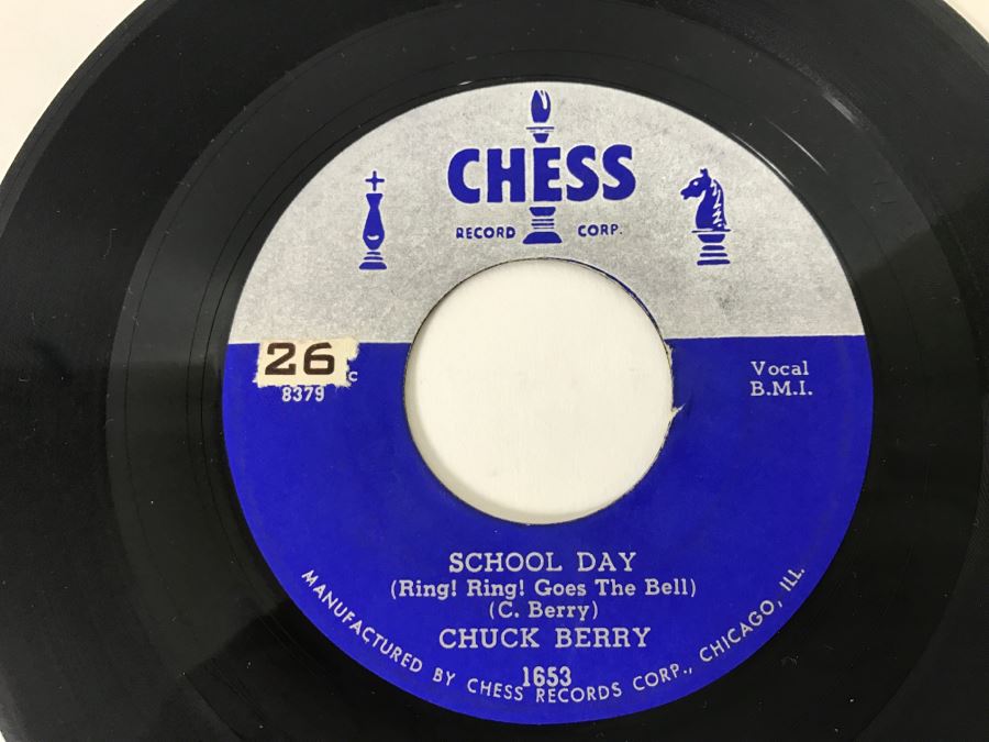 Vintage 45 Vinyl Record Carrying Case With ~50 45RPM Records Including Multiple Elvis Presley And Chuck Berry - See Inventory List In Photos - Records In Great Condition [Photo 31]