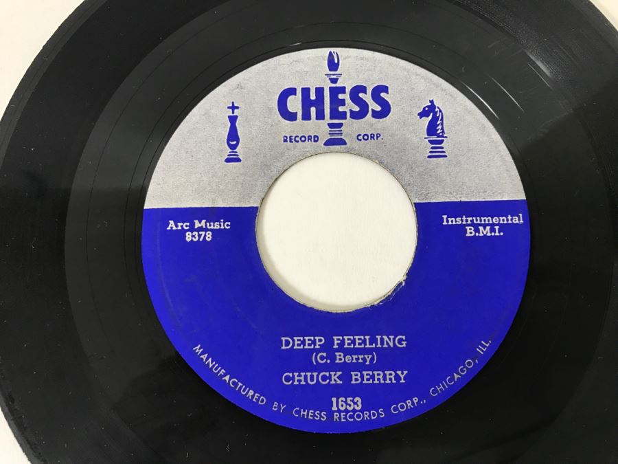 Vintage 45 Vinyl Record Carrying Case With ~50 45RPM Records Including Multiple Elvis Presley And Chuck Berry - See Inventory List In Photos - Records In Great Condition [Photo 33]