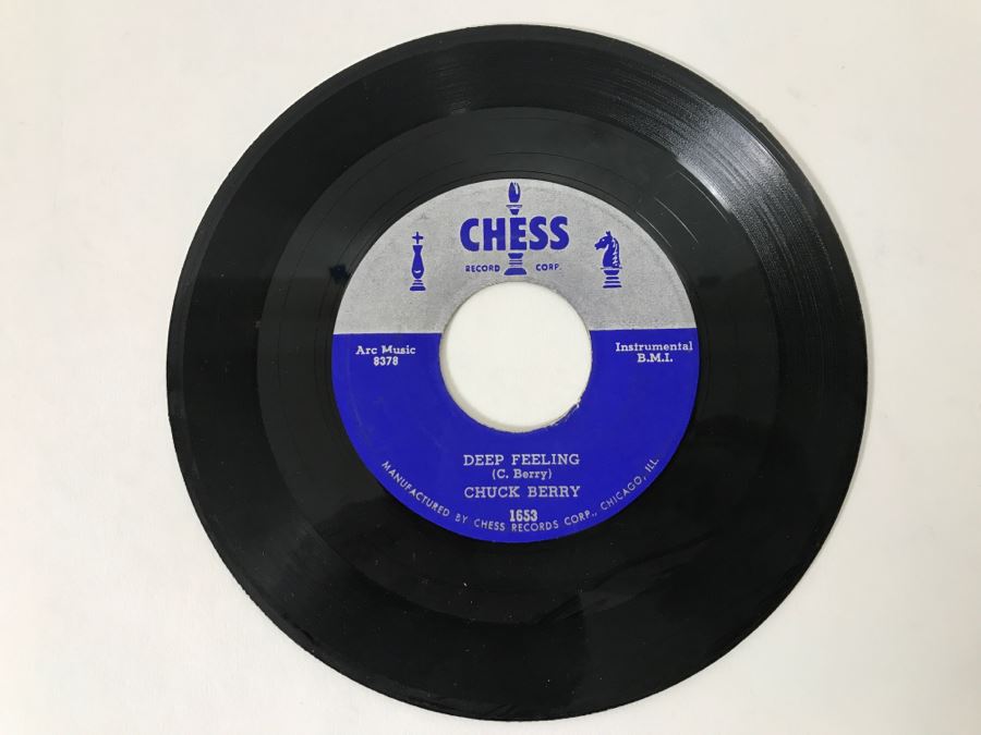 Vintage 45 Vinyl Record Carrying Case With ~50 45RPM Records Including Multiple Elvis Presley And Chuck Berry - See Inventory List In Photos - Records In Great Condition [Photo 32]