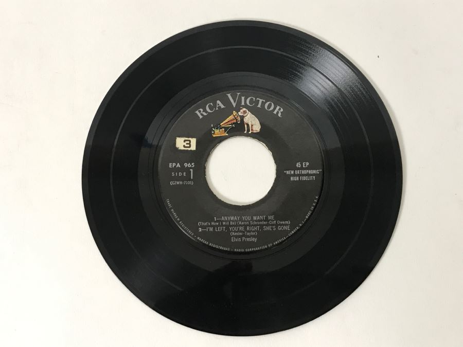 Vintage 45 Vinyl Record Carrying Case With ~50 45RPM Records Including Multiple Elvis Presley And Chuck Berry - See Inventory List In Photos - Records In Great Condition [Photo 3]