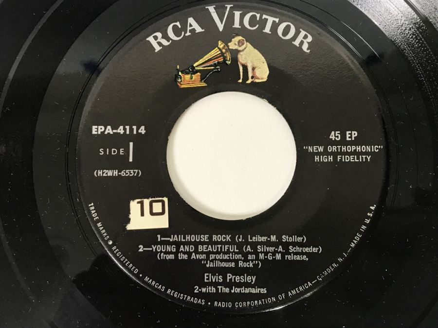 Vintage 45 Vinyl Record Carrying Case With ~50 45RPM Records Including Multiple Elvis Presley And Chuck Berry - See Inventory List In Photos - Records In Great Condition [Photo 24]