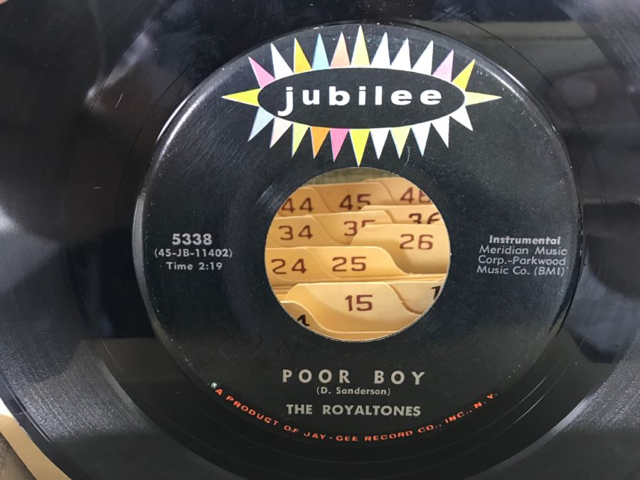 Vintage 45 Vinyl Record Carrying Case With ~14 45RPM Records In Great Condition [Photo 12]