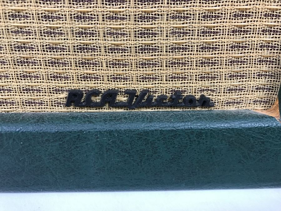 RCA Victor Portable Record Player Model 6-EY-3B With Tubes - Tubes Turn On And Hum But Platter Doesn't Spin - Needs Servicing [Photo 4]