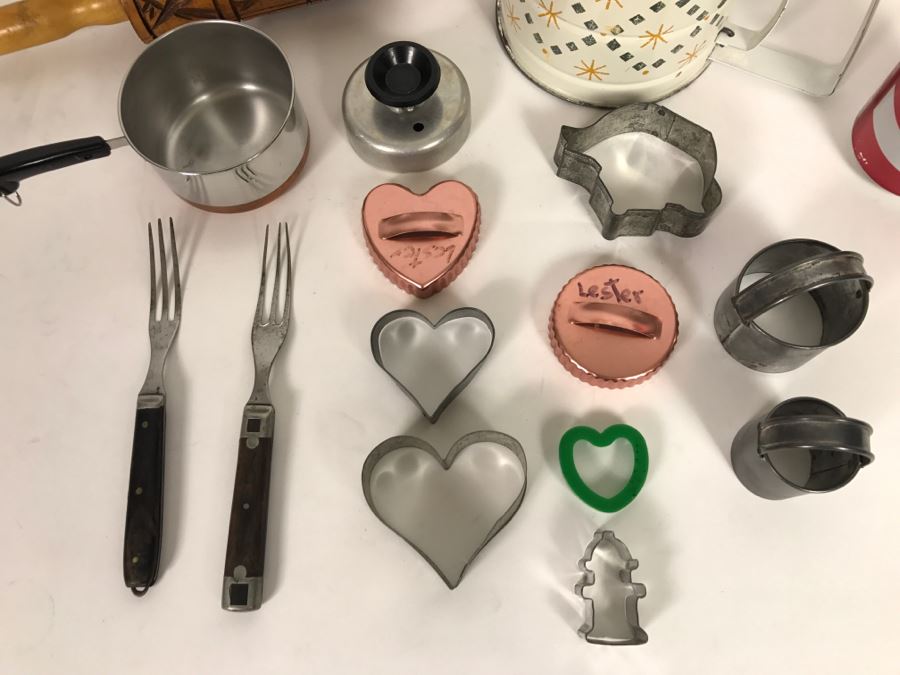 Vintage Kitchen Lot With Cookie Cutters, Wooden Rolling Pin, Flour Sifter And Small Rever Ware Cup [Photo 3]