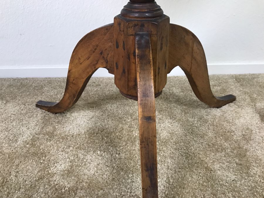 Antique Tilt Top Table - Click To See Description 27.5'R X 26'H [Photo 19]