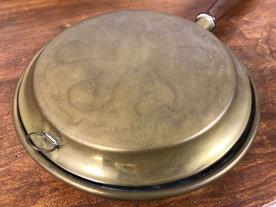 Antique Brass Bed Warmer [Photo 3]