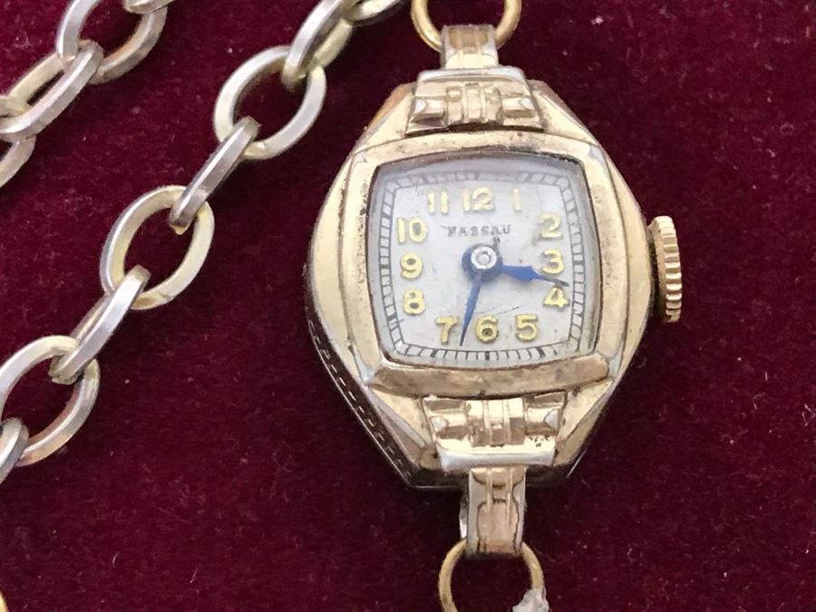 Nicely Framed Collection Of Vintage Mainly Gold Filled Ladies Watches [Photo 7]
