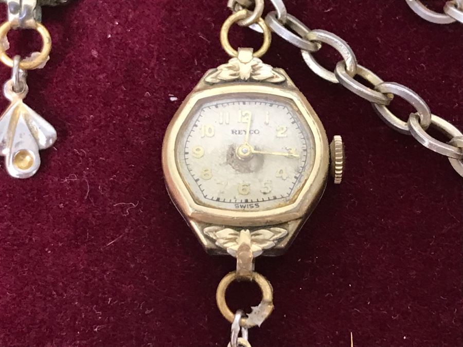 Nicely Framed Collection Of Vintage Mainly Gold Filled Ladies Watches [Photo 10]