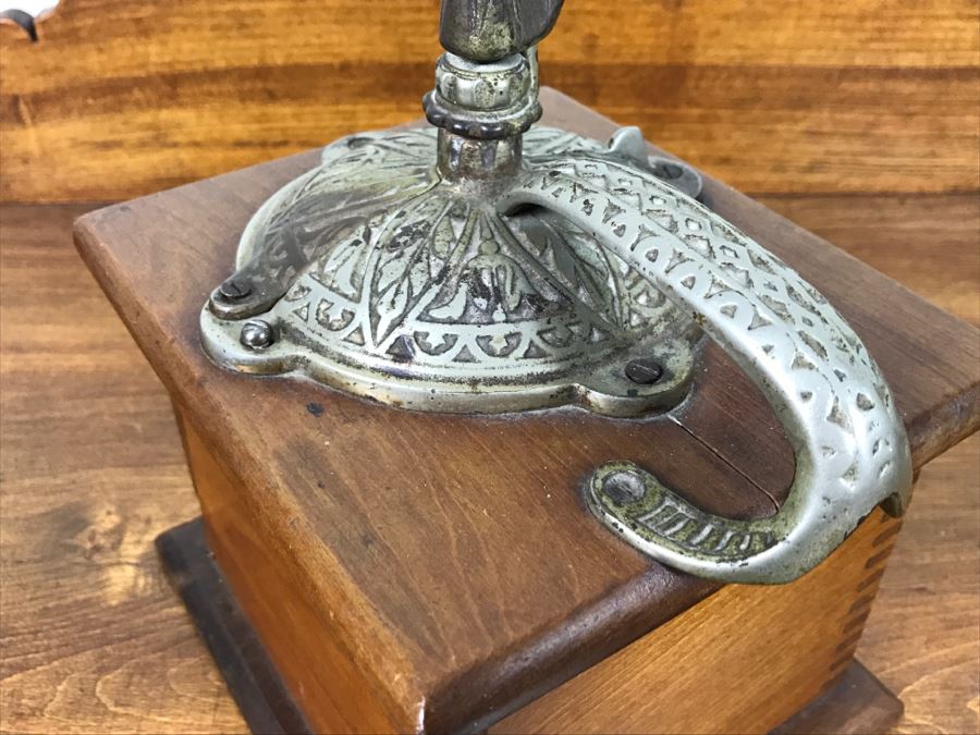 Antique Hand Crank Grinder [Photo 15]