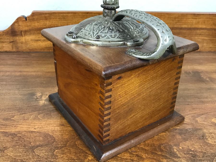 Antique Hand Crank Grinder [Photo 2]