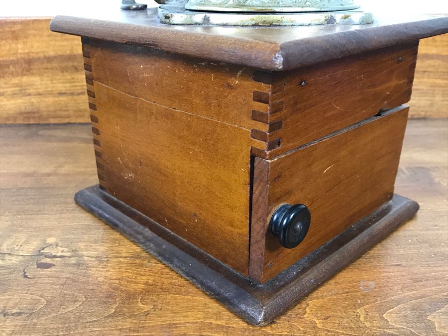 Antique Hand Crank Grinder [Photo 10]