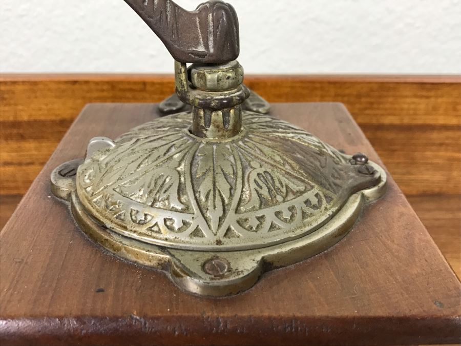 Antique Hand Crank Grinder [Photo 5]