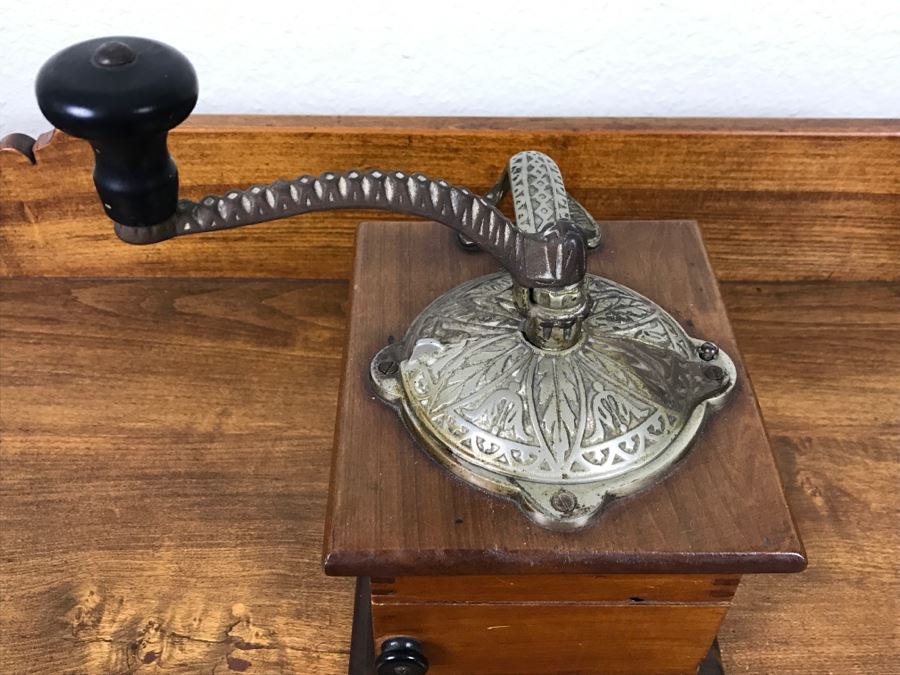 Antique Hand Crank Grinder [Photo 3]