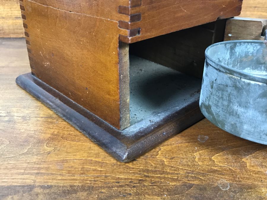 Antique Hand Crank Grinder [Photo 13]