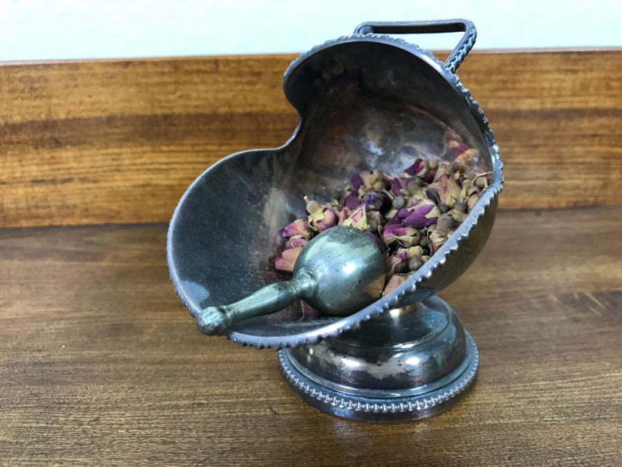 Vintage English Silverplated Footed Open Sugar Scuttle With Scoop [Photo 3]
