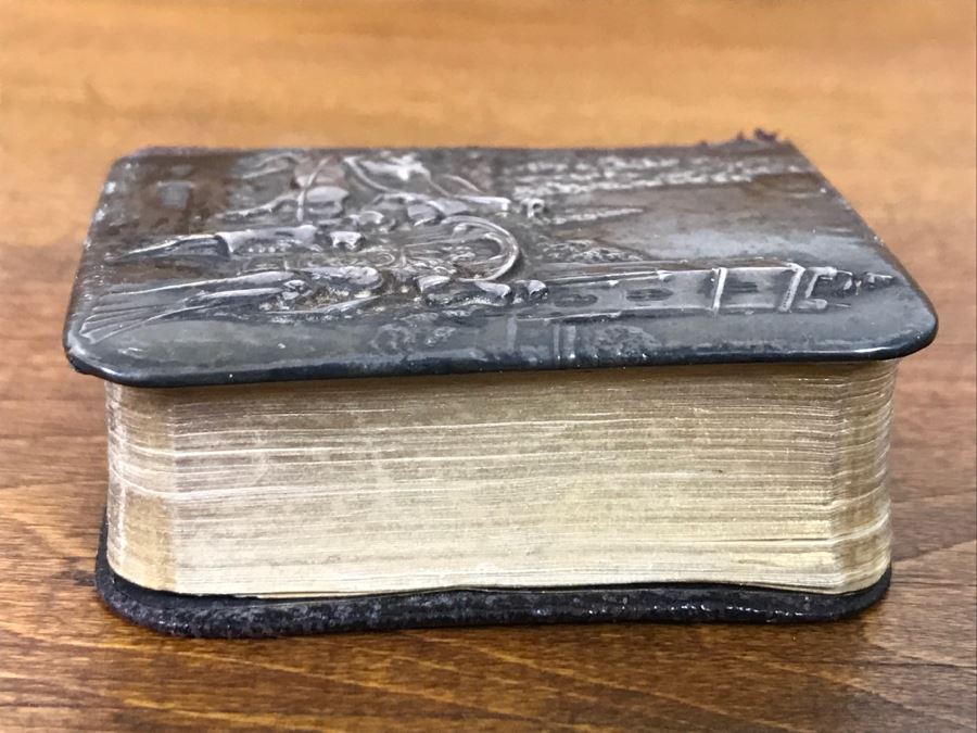 Vintage Miniature Book With Silver Embossed Cover The Book Of Common Prayer The Church Of England Printed By Eyre & Spottiswoode Printers To The King's Most Excellent Majesty London [Photo 24]