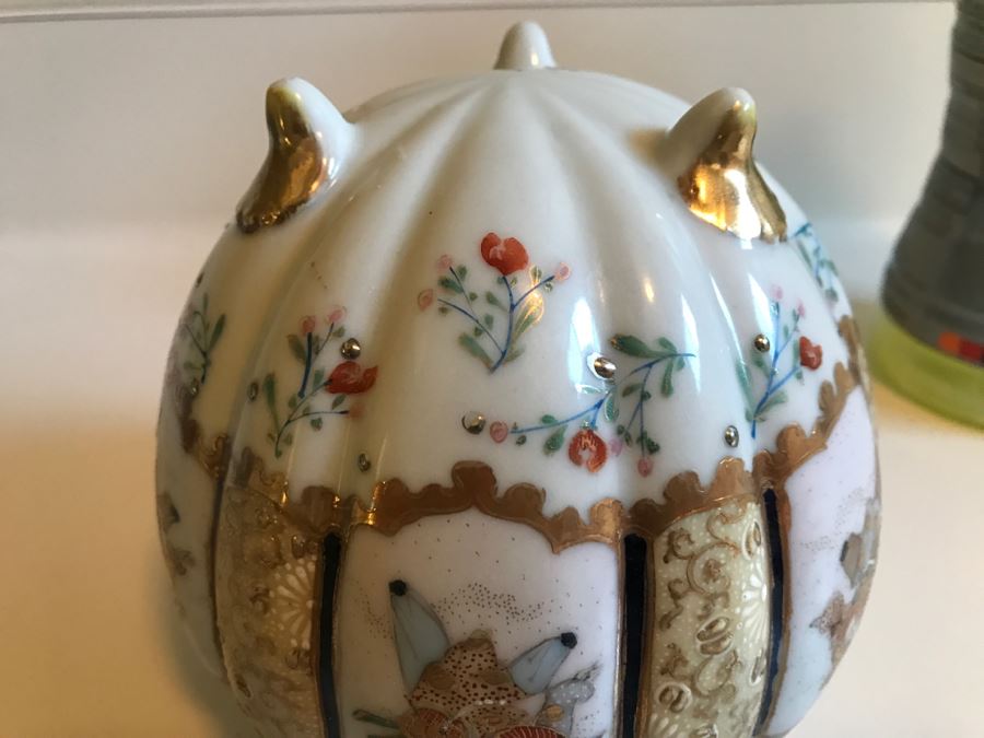 JUST ADDED - Small Footed Japanese Satsuma Pottery Bowl [Photo 9]