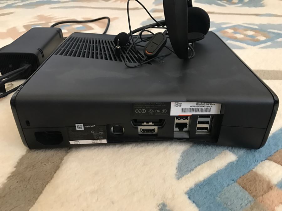 JUST ADDED - Xbox 360 S Console With Controller And Book [Photo 7]