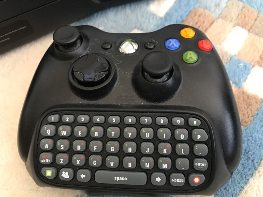 JUST ADDED - Xbox 360 S Console With Controller And Book [Photo 4]