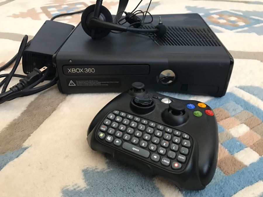 JUST ADDED - Xbox 360 S Console With Controller And Book [Photo 2]
