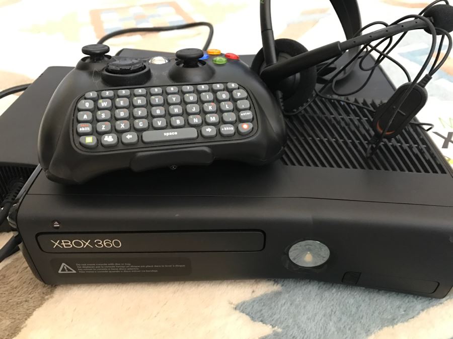 JUST ADDED - Xbox 360 S Console With Controller And Book [Photo 11]