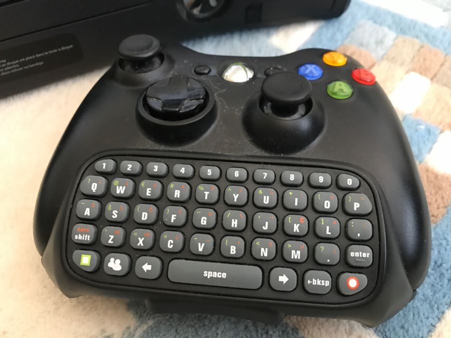 JUST ADDED - Xbox 360 S Console With Controller And Book [Photo 3]