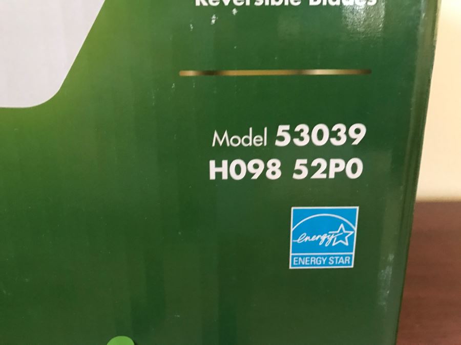 JUST ADDED - New In Box Hunter 52' White Ceiling Fan Summer Breeze Model 53039 [Photo 3]