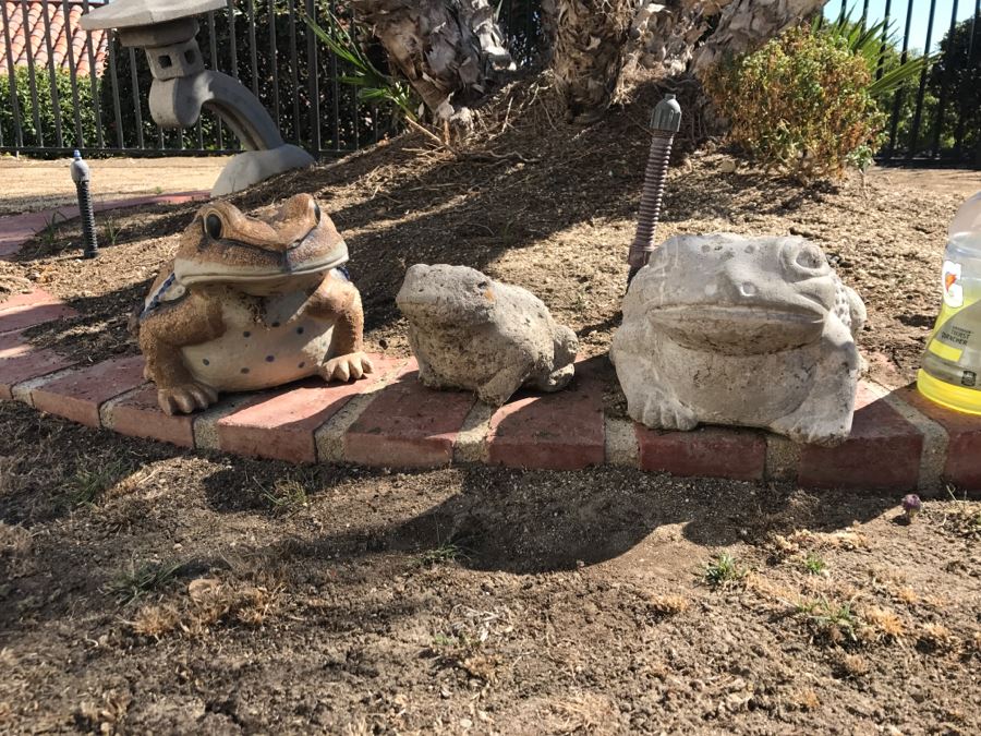 JUST ADDED - (3) Garden Frog Statues Lawn Ornaments [Photo 2]