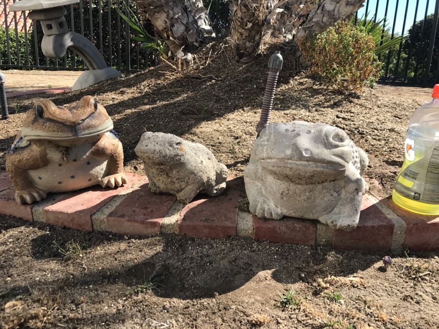JUST ADDED - (3) Garden Frog Statues Lawn Ornaments [Photo 3]