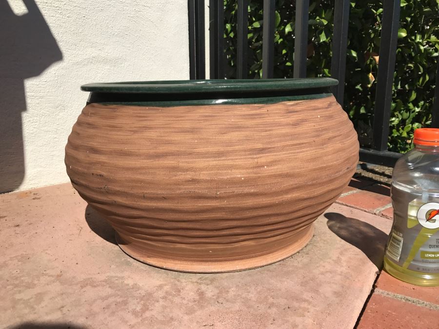 JUST ADDED - Large Hose Pot With Hose [Photo 2]