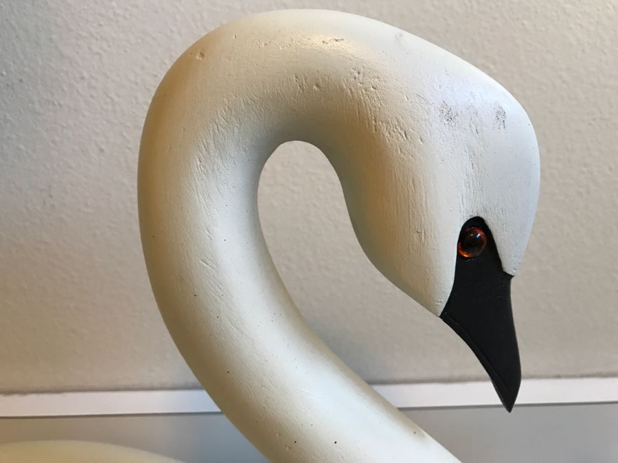 JUST ADDED - White Swan Statue [Photo 3]