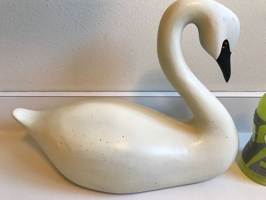 JUST ADDED - White Swan Statue [Photo 2]