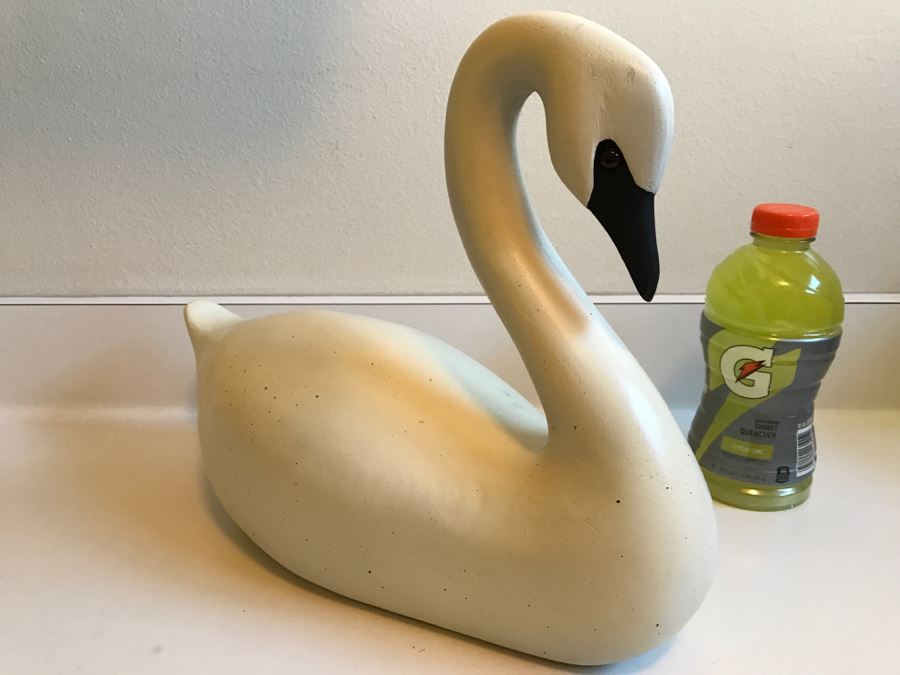 JUST ADDED - White Swan Statue [Photo 4]