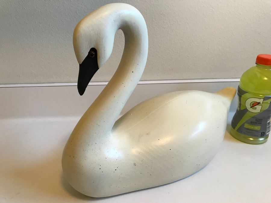 JUST ADDED - White Swan Statue [Photo 5]