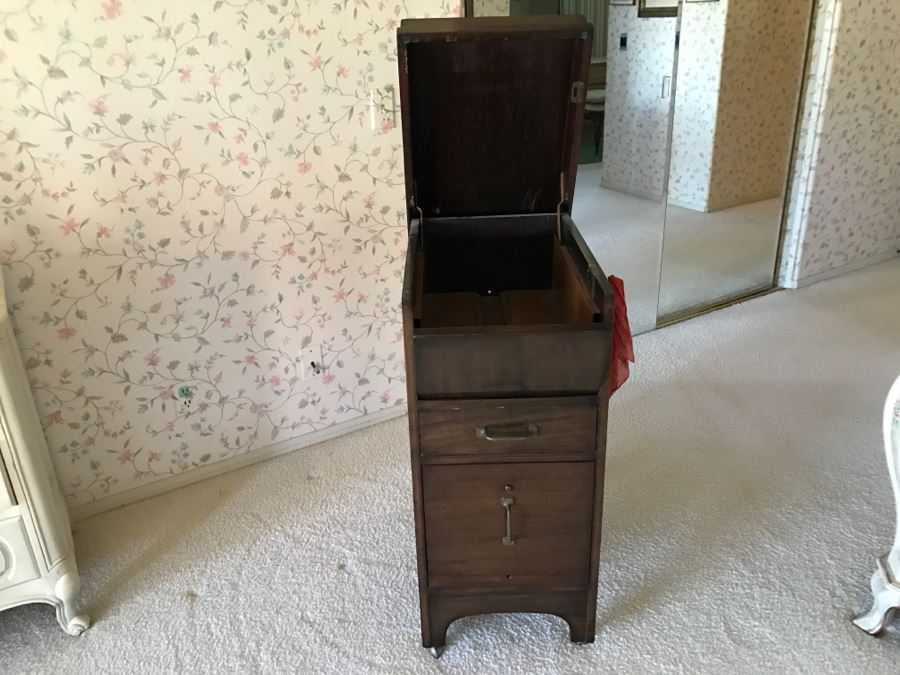 JUST ADDED - Vintage Wooden Filing Cabinet On Casters AUTOMATIC By The Automatic File & Index Co Green Bay, Wi [Photo 8]