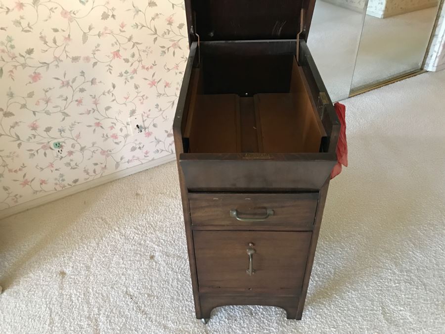 JUST ADDED - Vintage Wooden Filing Cabinet On Casters AUTOMATIC By The Automatic File & Index Co Green Bay, Wi [Photo 9]