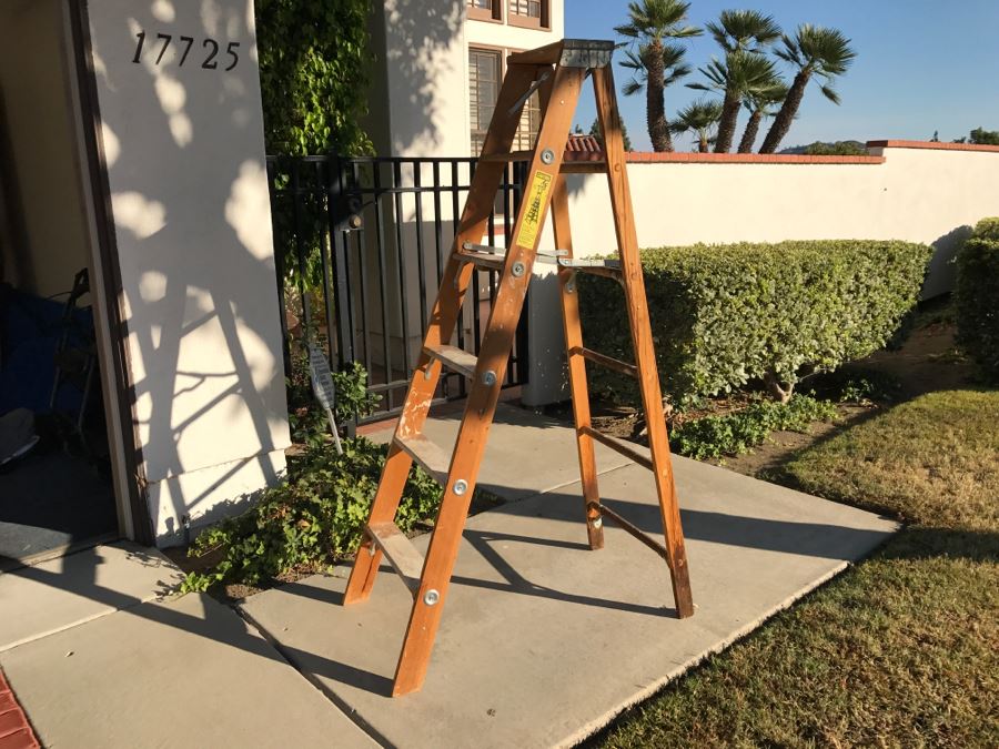 JUST ADDED - 6' Wooden Ladder [Photo 1]