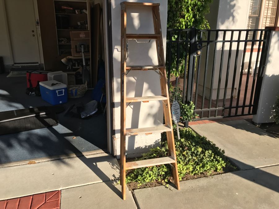 JUST ADDED - 6' Wooden Ladder [Photo 2]
