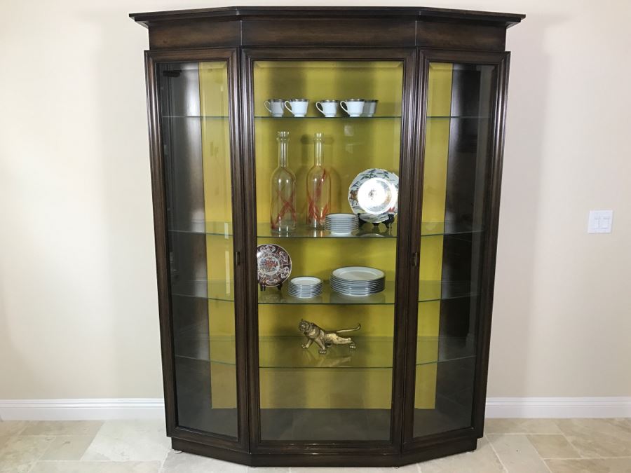 Nice Wooden China Display Curio Cabinet With Beveled Glass And Lighting [Photo 4]