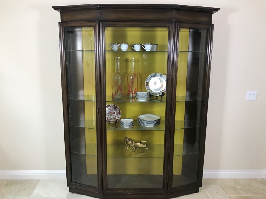 Nice Wooden China Display Curio Cabinet With Beveled Glass And Lighting [Photo 3]