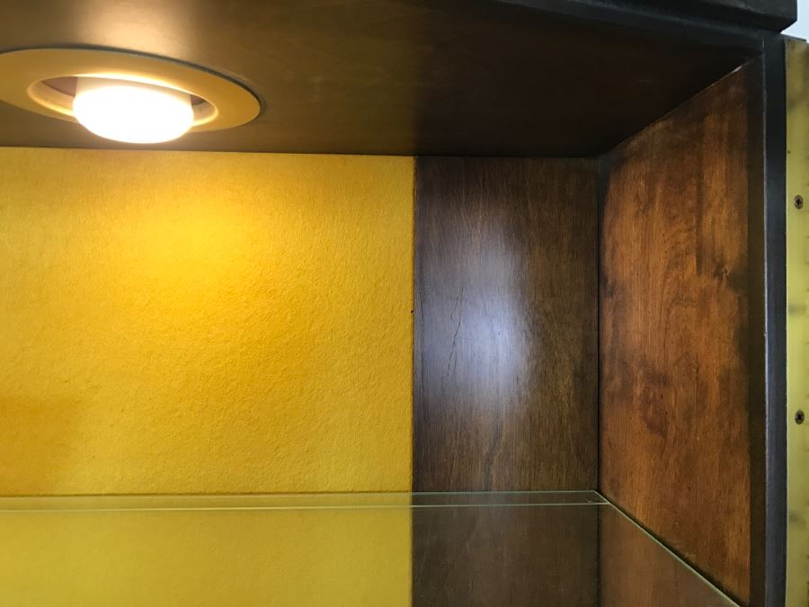 Nice Wooden China Display Curio Cabinet With Beveled Glass And Lighting [Photo 10]