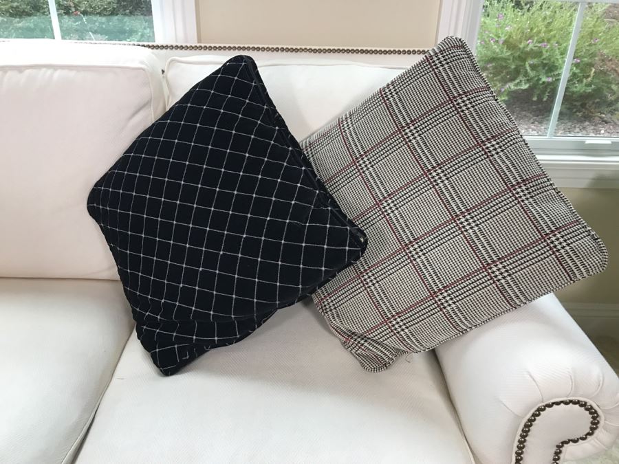 Tommy Bahama White Designer Sofa With Nailhead Trim And 4 Throw Pillows Like New [Photo 17]