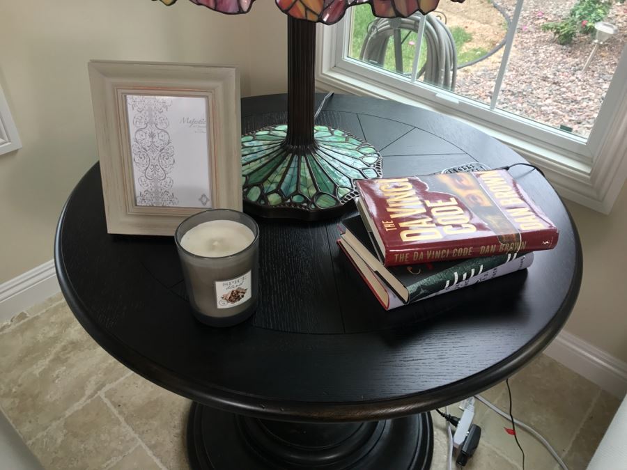 Stanley Furniture Co 3' Round Pedestal Turned Wood Side Table [Photo 4]