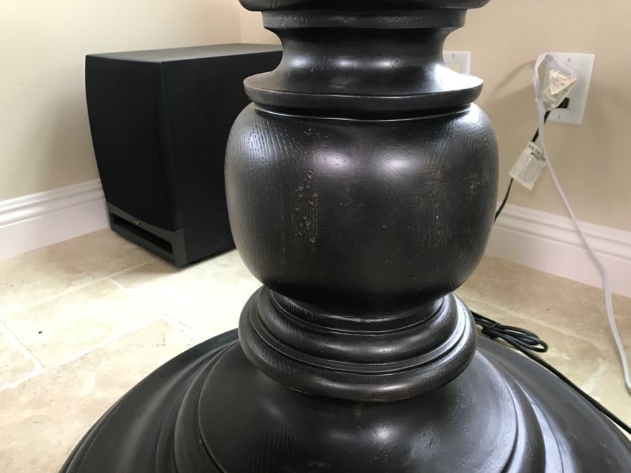 Stanley Furniture Co 3' Round Pedestal Turned Wood Side Table [Photo 8]