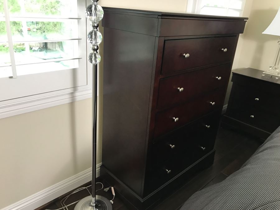 Contemporary 5-Drawer Chest Of Drawers Dresser - Never Used Guest Room [Photo 9]