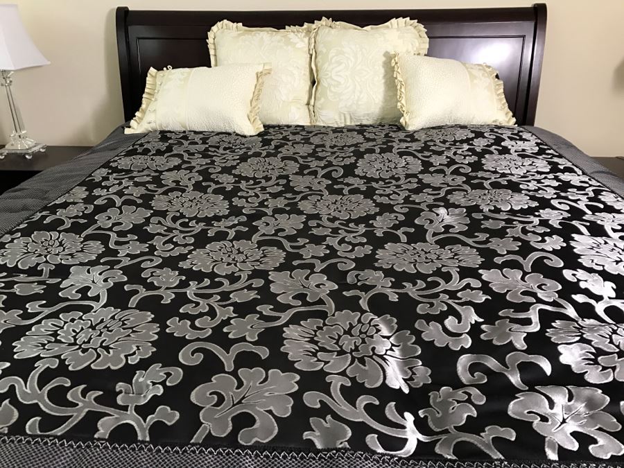 Never Used Cal King Serta Mattress Smart Surface With Headboard Bedframe And Vida by Eva Mendes Comforter And Down Comforter - Guest Room [Photo 6]