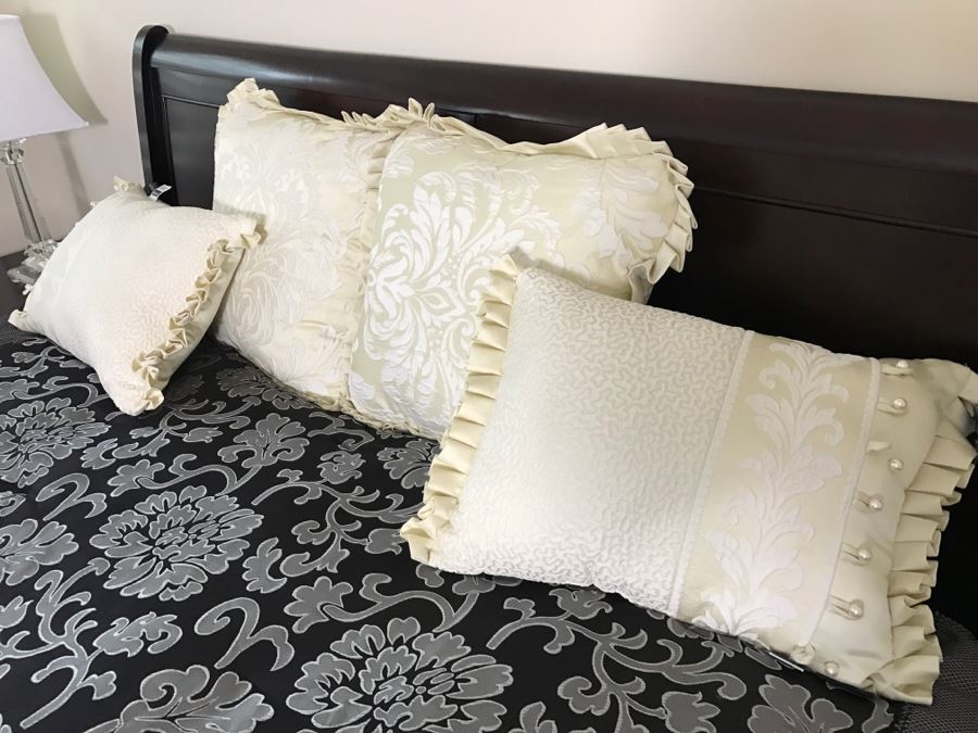 Never Used Cal King Serta Mattress Smart Surface With Headboard Bedframe And Vida by Eva Mendes Comforter And Down Comforter - Guest Room [Photo 16]