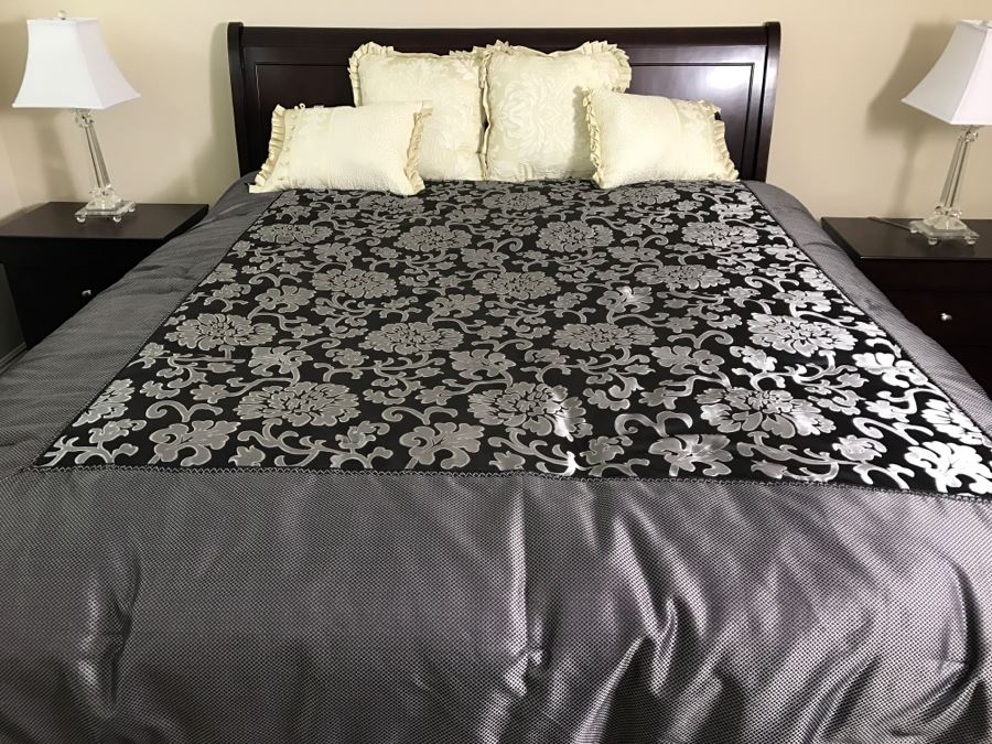 Never Used Cal King Serta Mattress Smart Surface With Headboard Bedframe And Vida by Eva Mendes Comforter And Down Comforter - Guest Room [Photo 5]
