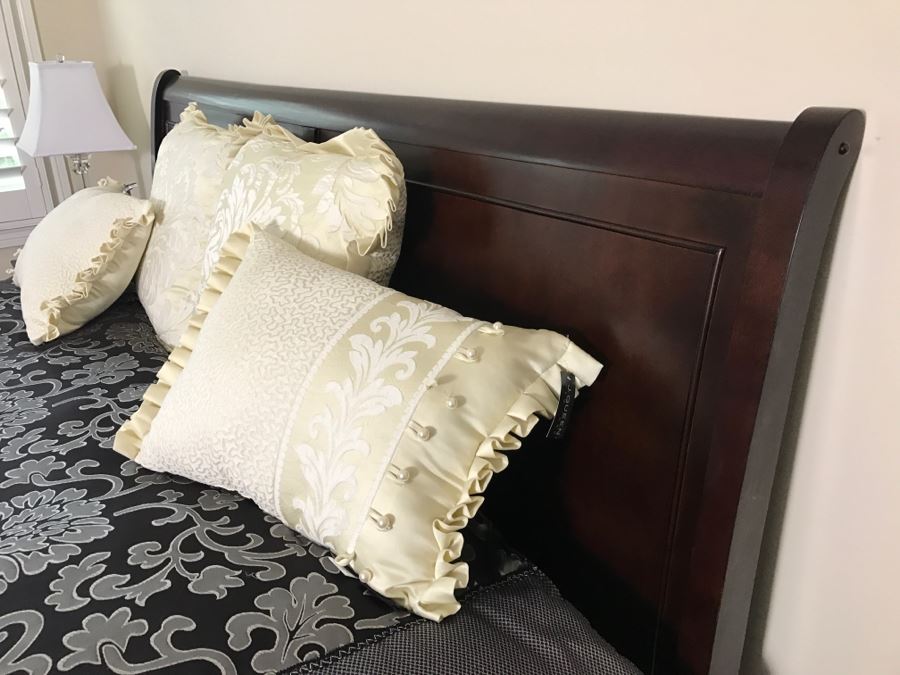 Never Used Cal King Serta Mattress Smart Surface With Headboard Bedframe And Vida by Eva Mendes Comforter And Down Comforter - Guest Room [Photo 15]