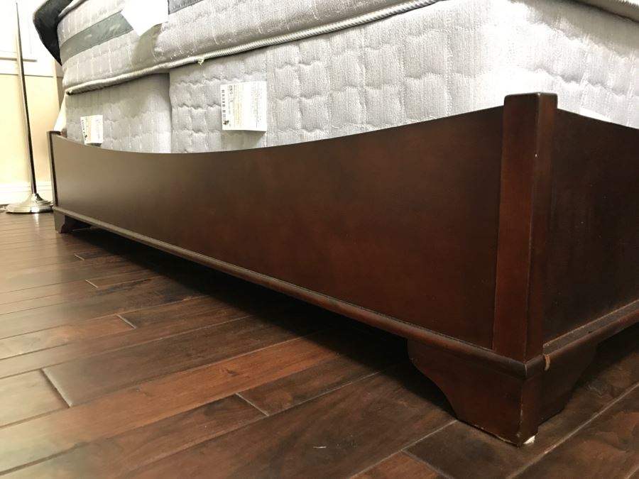 Never Used Cal King Serta Mattress Smart Surface With Headboard Bedframe And Vida by Eva Mendes Comforter And Down Comforter - Guest Room [Photo 14]